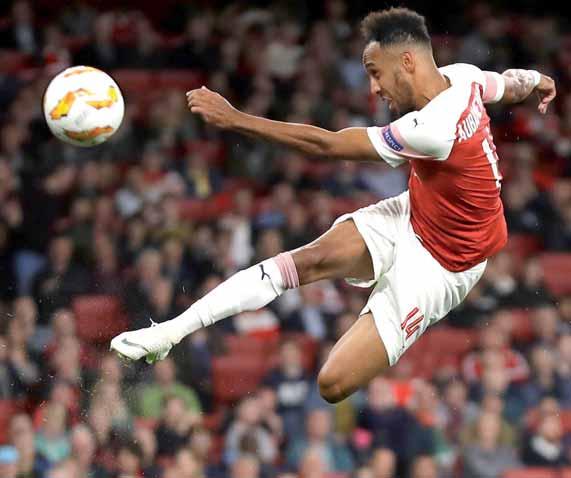 zásahy. Liverpoolu Arsenal sedí.