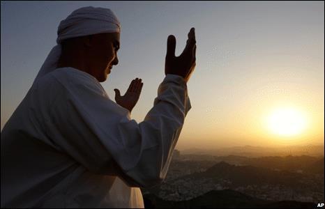 Enligt islam är människan skapad av Gud för att vara Guds ställföreträdare( istället för) på jorden. Människan är i grunden god och förnuftig.