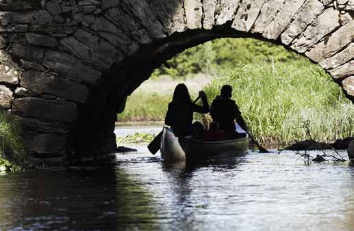 Parkering Bussparkering finns vid Bosgården framför ladugården, på samma sida av vägen som kyrkoruinen. GPS: 57.65,13.3924. Info www.ulricehamn.se/innehall/2016/12/kyrkoruinen-i- Södra-Säm.pdf.