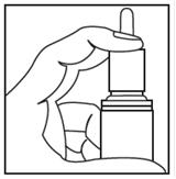 Så här använder du din nässpray 1. Skaka flaskan försiktigt och ta av plastskyddet (Figur 1). Figur 1 2. Snyt dig försiktigt. 3.