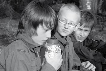 livet än datorspel och filmer. Jonas Rönnebratt är en gammal scouträv inom SMU som har hittat hem igen. Scouting är för mig en gemenskap som inte handlar om prestationskrav.