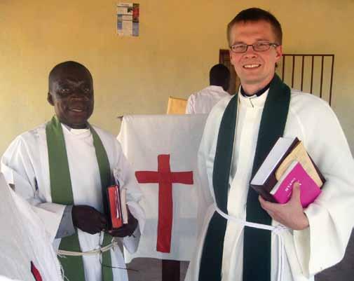 Den lutherska församlingen i Mufumbwe, nordöstra Zambia fick sina solpaneler i oktober 2012. I samband hölls också en gudstjänst, där Robert Kaumba var liturg och Ari Lukkarinen predikant.