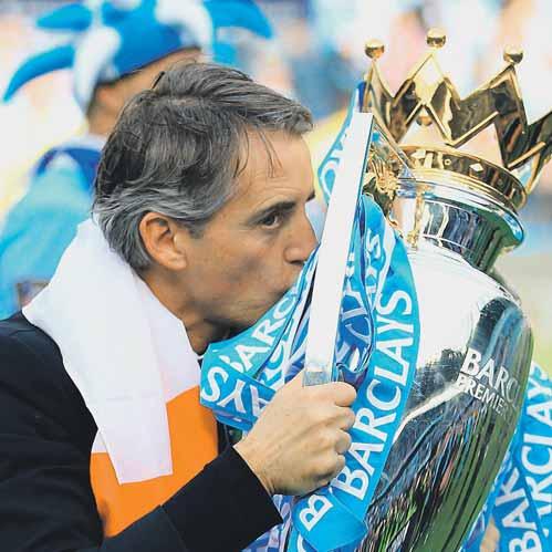 legiend Golden Foot 2017, sa prezentoval ako elegán. Aj svojím oblečením, Roberto Mancini priviedol Manchester City k titulu po troch desaťročiach. aj pri komunikácii s médiami.