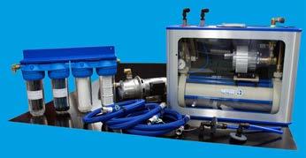 För SErVicEtEknikEr/inStaLLatör underhåll Som kunden gör SjäLV DELar Som ingår i blue marine WatErmakEr Blue Marine Watermaker levereras med 4 st sammansatta filterhus i transparent hölje så det är