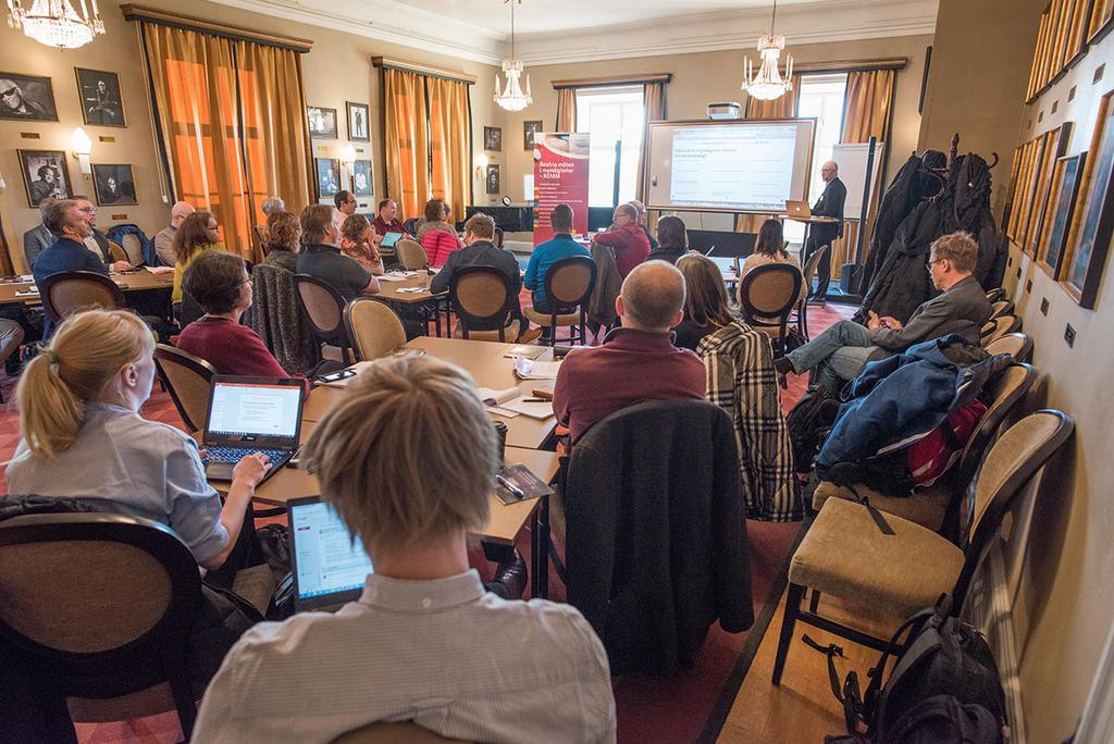 Teknikläget, trender support etc (dag 2) Peter Arnfalk från REMM-gruppen berättade bland om: Utveckling av digital mötesteknik. Webbmötesverktyget Zoom. Federering Lync/Skype för företag.