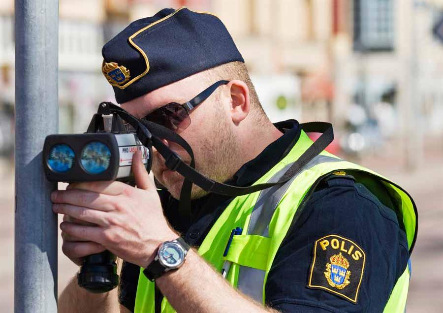 Ett hjälpmedel att få ner hastighetsöverträdelser är trafiksäkerhetskameror (ATK). Det finns cirka 100 kameror uppmonterade i regionen men också mobila kameror används av polisen.