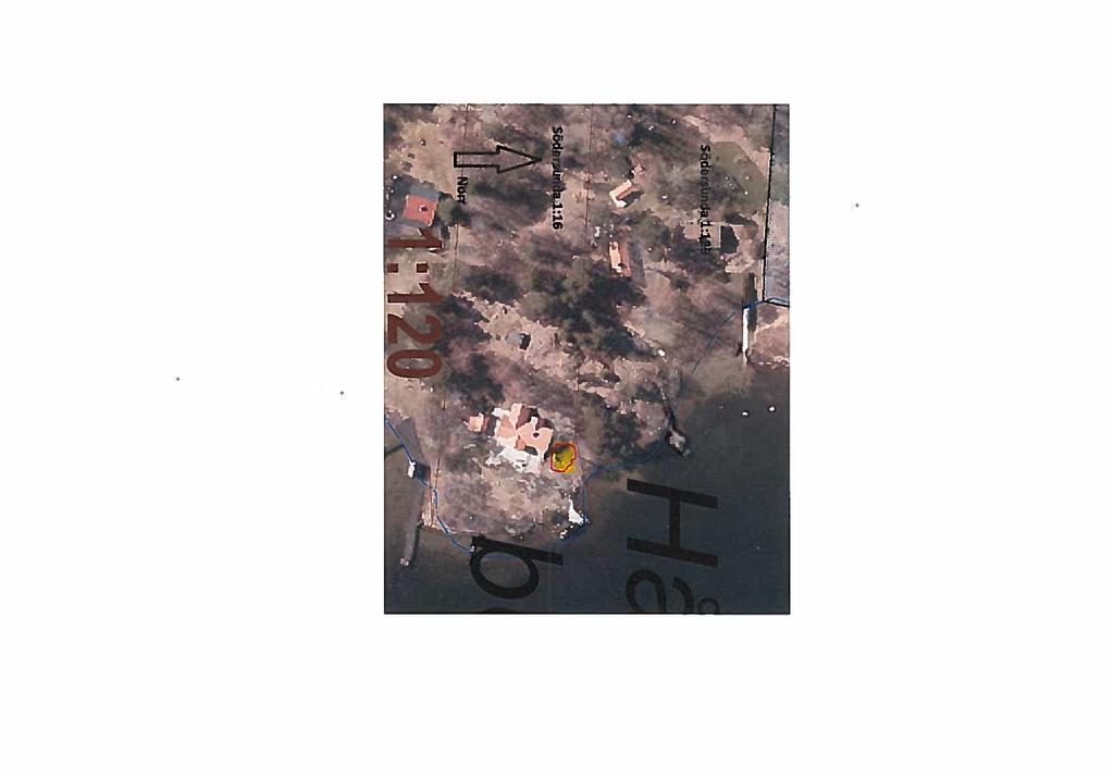 ORDF16 BYGG.2O11.4 147 På flygfotot nedan, har placeringen markerats med gul färg. Klagandens fastighet, Södersunda 1:129, ligger norr om fastigheten.