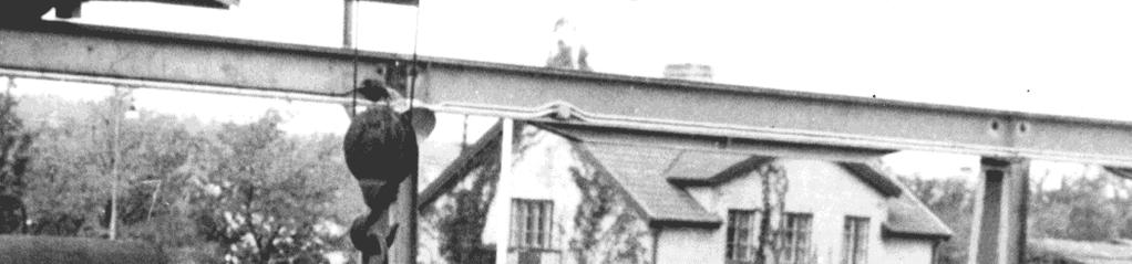 Huset som ursprungligen var byggt i trä hade brutet tak men byggdes om radikalt 1931 då övervåningen ändrades och fasaden reveterades. Sex år senare tog SJ över ÖCJ.