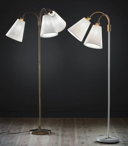 Golvlampa Dos i vit metall, detaljer i mässingfinish, skärmar i vitt tyg, H 179 cm, E27, 799 2.