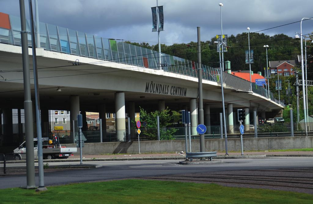 INDIVID OCH SAMHÄLLE - 1200 p Laga enkla måltider och baka Tvätt och städning Sverige och världen Människor förr och viktiga händelser i historien Nutidsfrågor och