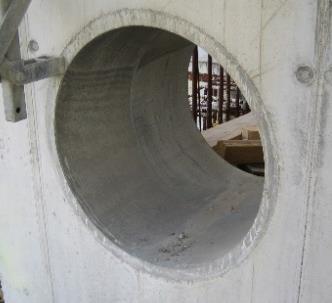 Gjuts in i betong vid nyinstallation eller vid efterinstallation. Röret är lätt att kapa till rätt längd efter behov. Finns i dimensionerna 80 300 mm.