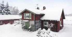 BÄSNA VILLA Koll på läget sedan 1937 Bäsnavägen 27, 3 rok, 97 + 5 m² Hästgård i toppskick!