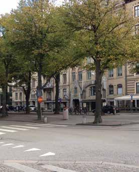sig mot Haga Kyrkoplan med sin bildas efter lövsprickningen i