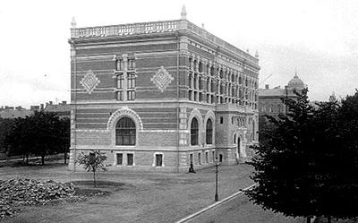 Särskilda beskrivningar: Samhällsvetenskapliga biblioteket Fördjupad kulturmiljöbeskrivning för Samhällsvetenskapliga biblioteket Uppfört efter ritningar av arkitekt Hans Hedlund, invigdes Göteborgs