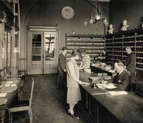 Likt behovet av religiösa samlingsplatser i den expanderande staden växte även de lärdas behov, och unde r åren 1897 1900 uppfördes därför en särskild biblioteksbyggnad.