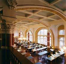 Särskilda beskrivningar: Samhällsvetenskapliga biblioteket 1924 påbörjades arbetet med att utvidga byggnaden genom en tillbyggnad i öster.