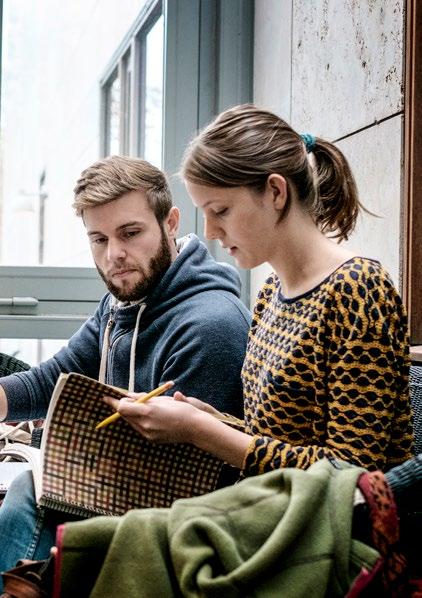 Pauser och raster Tänk på att det är krävande att studera på universitet, och för en person med koncentrationssvårigheter och smärtproblematik kan en paus eller rast vara nödvändig för att kunna ta