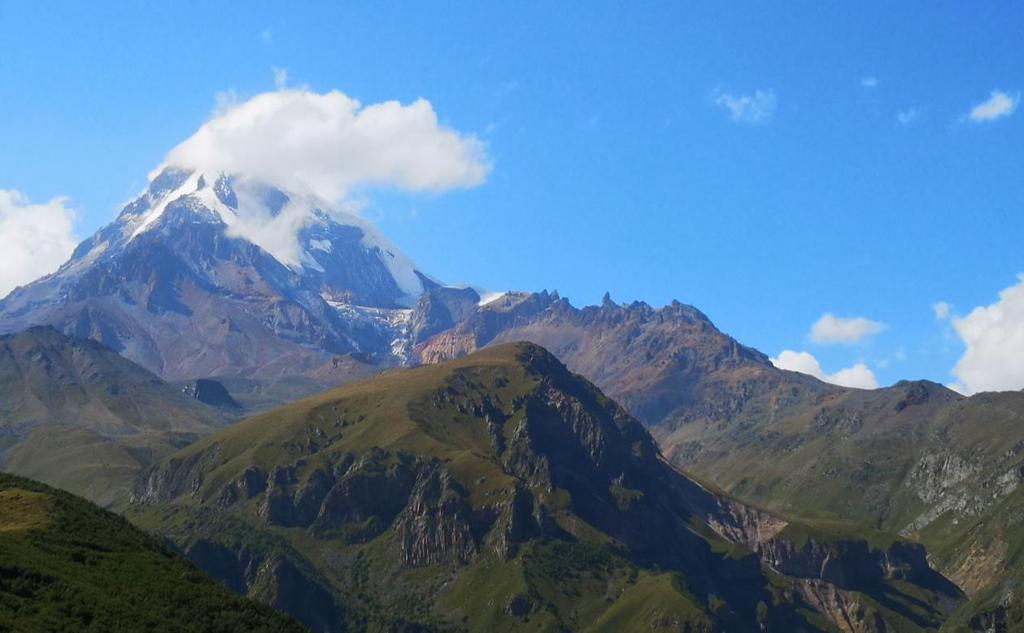 Bergstoppen Kazbegi Dag 6: Måndag 22 april Kachetien Georgiens vindistrikt Nu lämnar vi stadslivet och beger oss ut på landsbygden och vi reser österut till Kachetien.