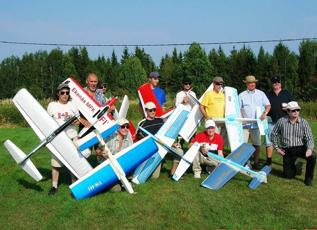 2/2010 5 Finska Mästerskapen i F2B Deltagarna vid deltävling 2 i Kuopio. FM, deltävling 3/3, 21 augusti i Nummela I denna tävling, som också gynnades av vädergudarna, deltog 9 tappra flygare.