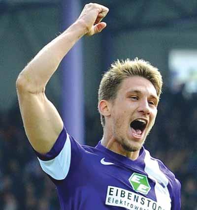 www.sport.sk FUTBAL 11 Kráľ strelcov II. bundesligy 2013/14 JAKUB SYLVESTR vymenil Aue za Norimberg O čom sa dlho šepkalo, je už skutočnosť.
