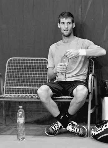 www.sport.sk TENIS 3 Tréningy pod vedením Martina Damma bývajú hravé, no náš tenista na nich musí aj usilovne pracovať. FOTO DUŠAN BARBUŠ KTO JE MARTIN DAMM NARODIL SA 1. augusta 1972 v Liberci.