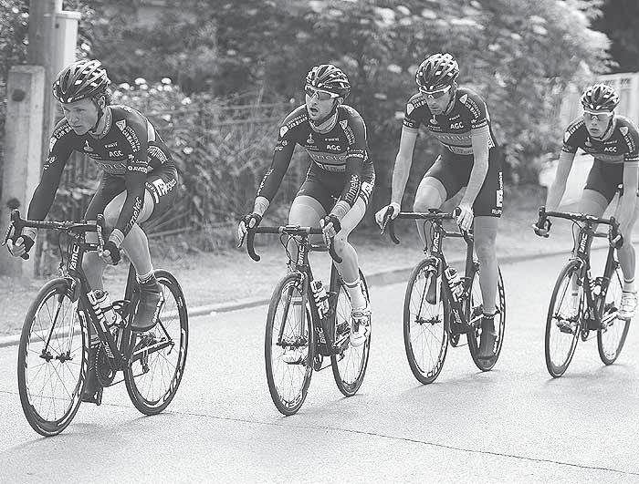 www.sport.sk CYKLISTIKA 35 MEDZINÁRODNÉ CYKLISTICKÉ PRETEKY OKOLO SLOVENSKA STROPKOV BRATISLAVA 3. 7.