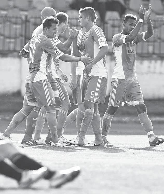 www.sport.sk FUTBAL 9 DESAŤ OTÁZOK A ODPOVEDÍ PO SKONČENÍ SEZÓNY 2013/2014 Slovan obhájil ligový primát, bol najlepším mužstvom súťaže. Radosť belasých bola oprávnená.