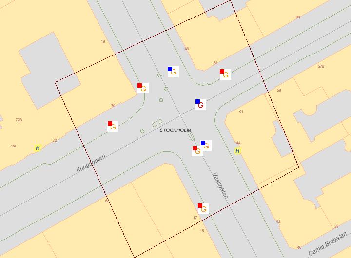 N N Figur 11 Till vänster, utsnitt ur STRADA som visar olyckor mellan fotgängare och motorfordon.