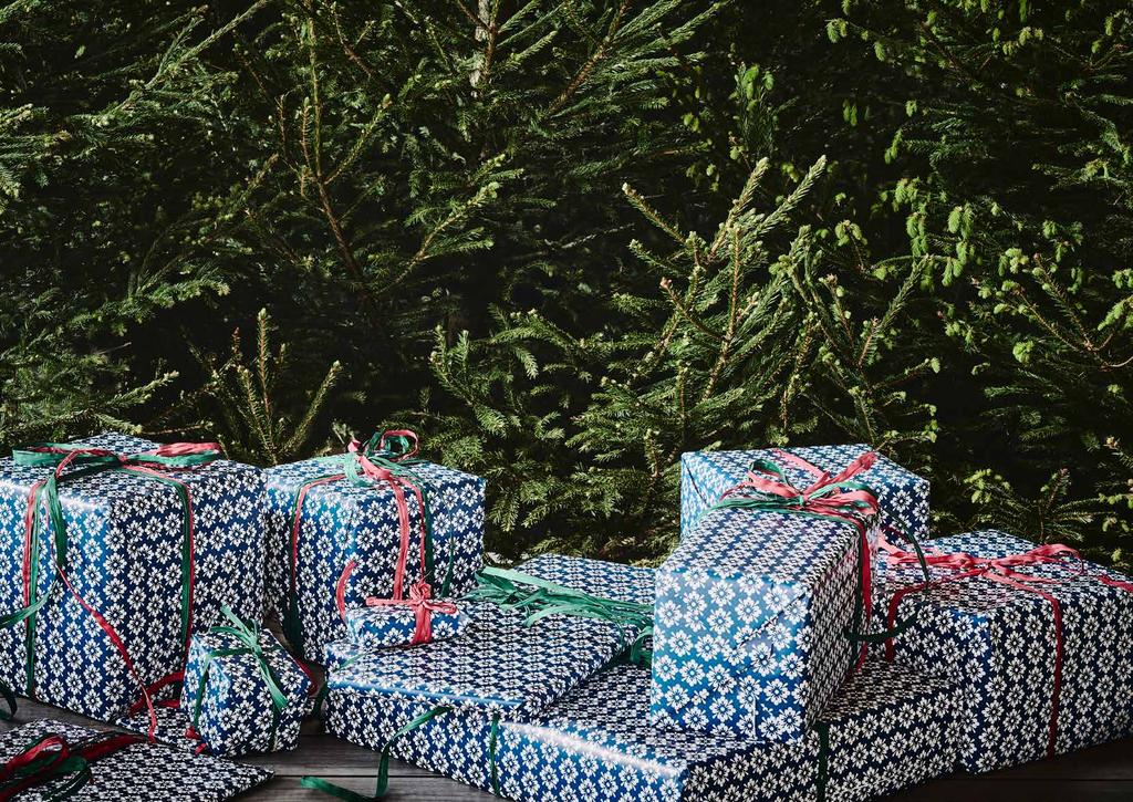 Tid för gemenskap Vi bjuder på julklappsinslagning på alla produkter från 300 kr. Gäller på utvalt papper och presentsnöre. Julen är tid för gemenskap.