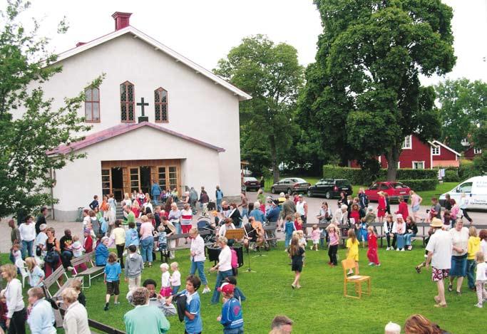 Årligen sommarbyverksamhet vid Östervåla missionskyrka. Foto: Kiell Tofters. Östervåla profilerar sig som Stolriket. Foto: Kiell Tofters. Läns Missionsförening.