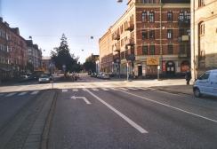 Under vintern 2000/2001 byggdes Regementsgatan i Malmö om och tre korsningar längs Regementsgatan (Skvadronsgatan, Sergels Väg och Dragonstigen) är kärnan i studien.