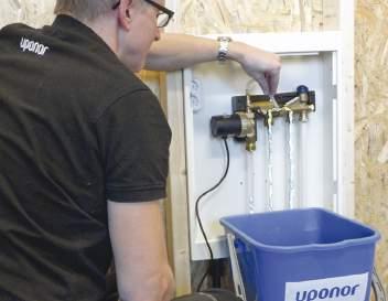 Vattentrycket i det primära värmesystemet gör att
