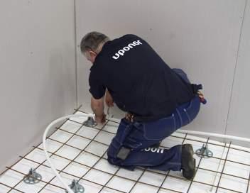 Uponor Classic Naja mot armering Följande principer gäller vid installation av Uponor Comfort Pipe PLUS rör 20x2 mm najat mot armering: Uponor tillhandahåller najtråd speciellt avpassad för najning