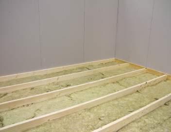 Uponor HEP 20 Installera i glespanel i/på träbjälklag Installation i glespanel kan göras både i och på bjälklaget.