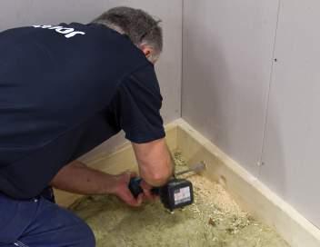 Uponor Tignum 17 Installera Uponor Golvvärmespånskiva 17 Uponor Golvvärmespånskiva används för installation direkt på bjälklag eftersom de är självbärande, men kan även installeras på befintligt golv.