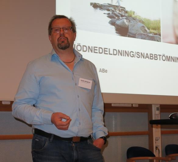 Emellanåt går smältaavrinningen utmärkt i deras två pannor, men så plötsligt drabbas de av smältarusningar och allt negativt som det innebär.