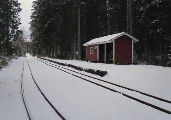 BYGGNADSVÅRDSRAPPORT 2017:09 15 Vid lastplatsen i Gimmarp finns nu en av museijärnvägens stationer samt ett rundspår för tågmöten.