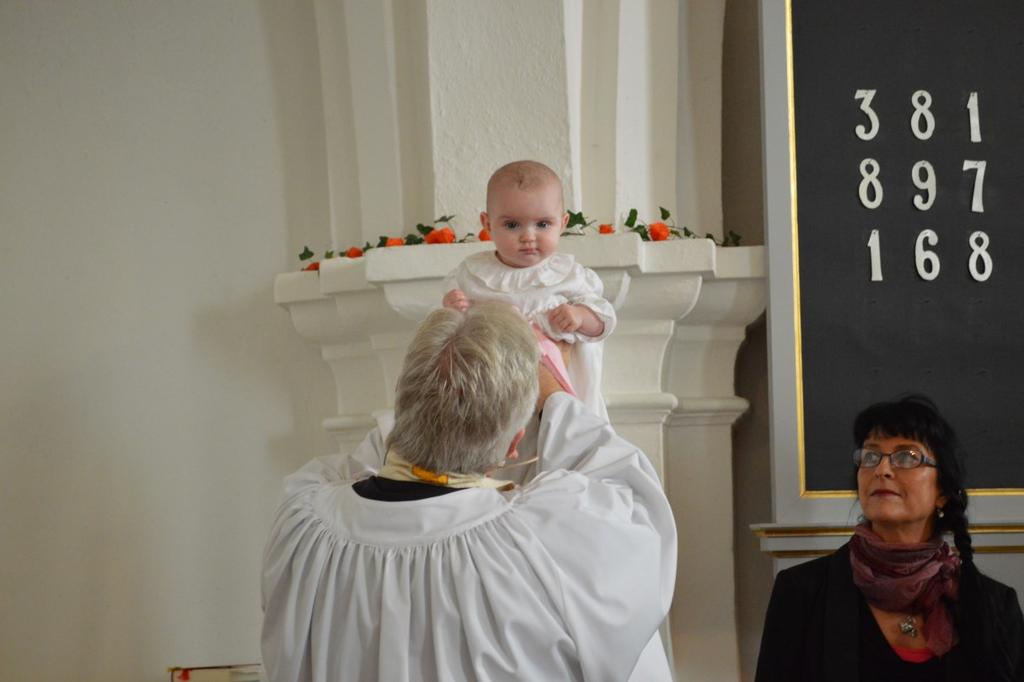 Genom dopet blir barnet upptaget i Kristi världsvida kyrka och gemenskap samt blir medlem i Svenska kyrkan.