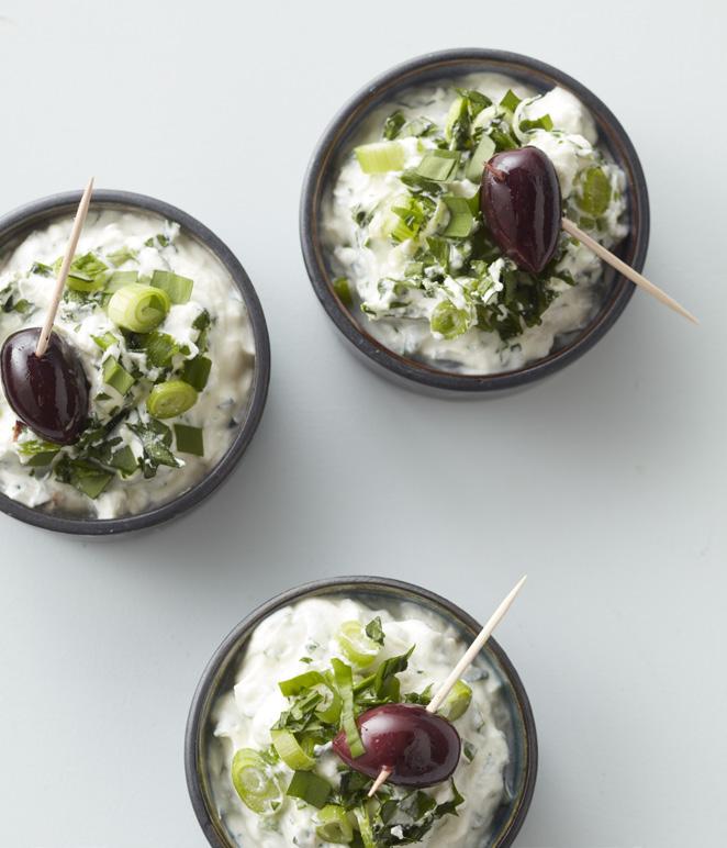 Fraiche 50 g kapris svartpeppar Blanda alla ingredienser försiktigt och smaka av med svartpeppar.