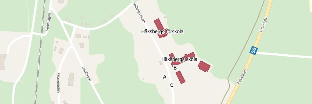 P-förbud i halva vändplanen utanför skolan B.