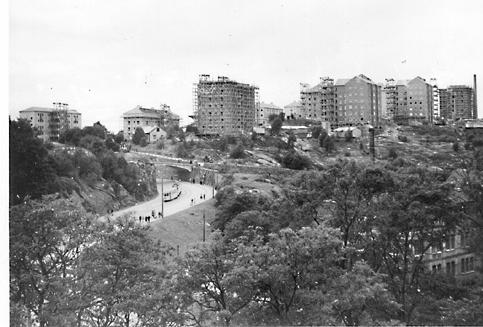 - N O R R A G U L D H E D E N - EN K A R A K T E R I S T I K- Tillkomsten - Grannskapstanken Under augusti september 1945 anordnades i Göteborg bostadsutställningen Bo Bättre med anledning av Svenska