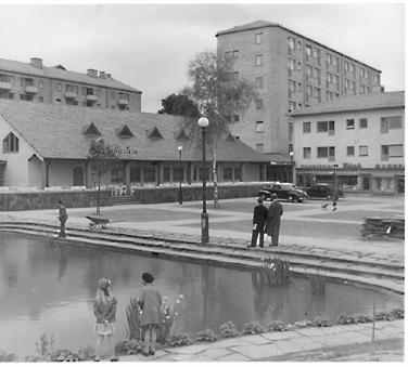 Redan i slutet av 30-talet fanns en kritik mot de renodlade funktionalistiska stadsplanerna.