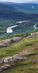 I Hemavan startar leden vid naturum Vindelfjällen Hemavan och Fjällbotaniska trädgården. Vid Vacker utsikt någon kilometer upp längs Kungsleden avviker sommarleden mot Laisaliden.