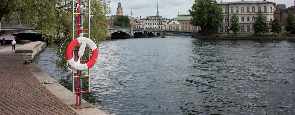 säkerhet Inom verksamhetsområdet säkerhet arbetar vi med att öka kunskapen om säkerhet i och vid vatten vid friluftslivsaktiviteter och annan verksamhet i anslutning till vatten och isar.