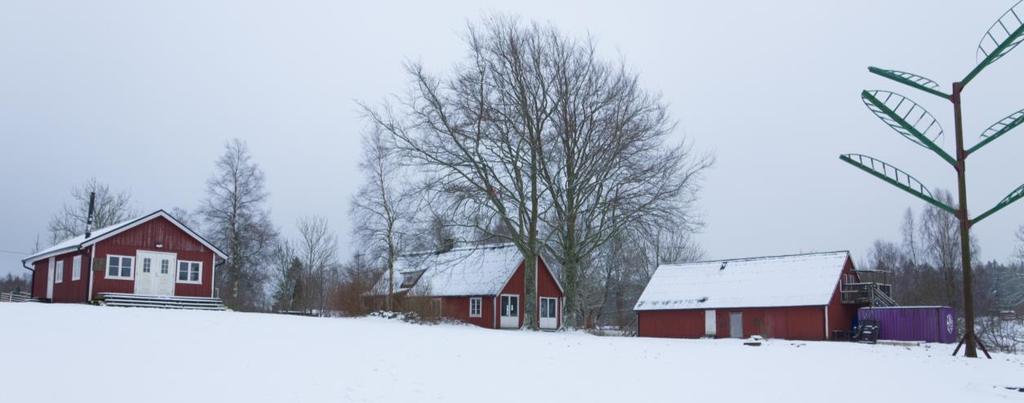 Till vänster: Ladan Till