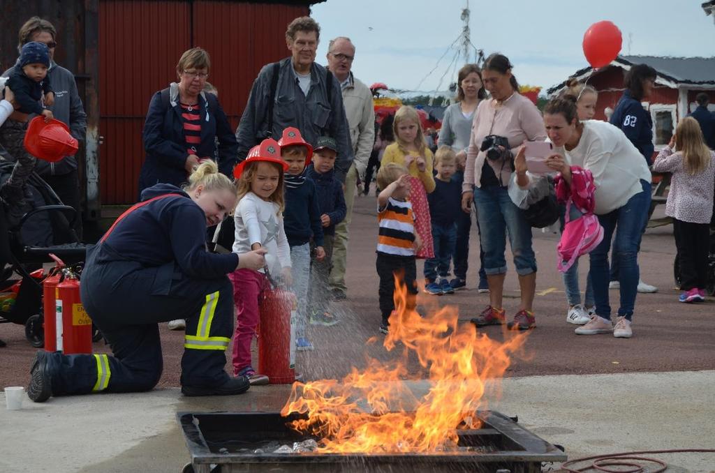 Blåljusdagen Lördagen den 2.9 kl 11-14 gick den första Blåljusdagen någonsin av stapeln.