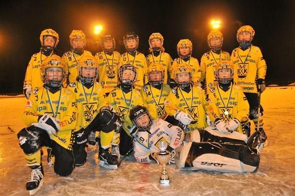 Vetlanda BK-P12 vann Tommys Cup Spelarna i det vinnande laget: Emil Nilsson, Theo Boman Käck, Alex Gustavsson, Oliver Parkner, Alex Levin, Ludvig