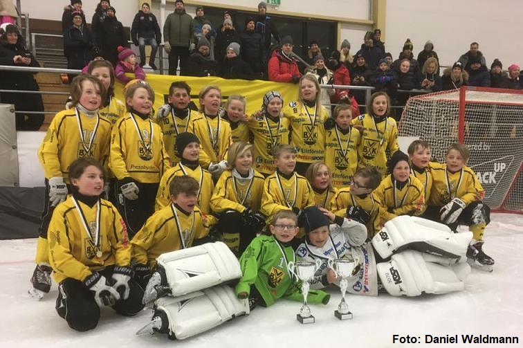 Vetlanda BK-U11 och U10 vann Bromans Cup Spelarna i det segrande U11-laget: Olof Waldmann, Hugo Karlsson, Alex Gustavsson, Victor Axelsson, Ester Eknäs, Klara Sandberg, Emilia Göransson, Ludvig