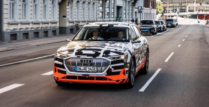 Audi e-tron År 2018 > Marknadsintroduktion slutet av 2018 > Räckvidd: >400 km (WLTP) > 1:a