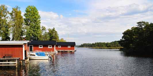 Det ekologiska jordbruket innebär att vi lämnar efter oss brukade jordar med så lite gifter som möjligt. Många små och mellanstora företag finns i våra småorter och på landsbygden.